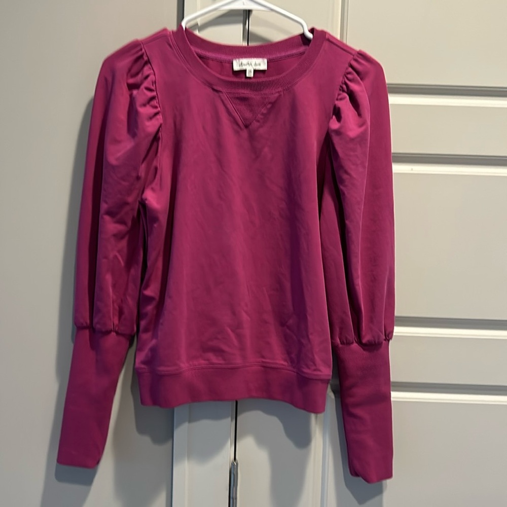 Puffy sleeved cotton top